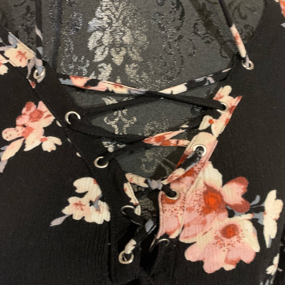 American Eagle Outfitters floral lace up top - Picture 2 of 4